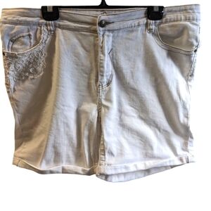 Love & Legend white shorts size 16. Lace pocket detail.  Gently worn